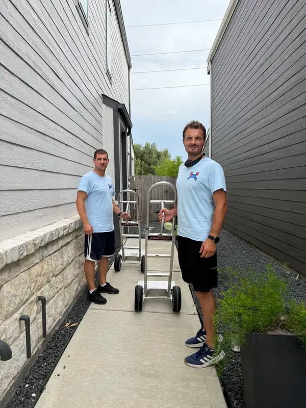 Moving company in Maryland. Blue Crab crew on a Maryland move day.